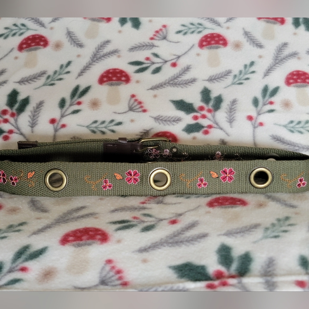 Y2K Inspired Floral Embroidered Belt in Olive Green Size M/L - Picture 2 of 9